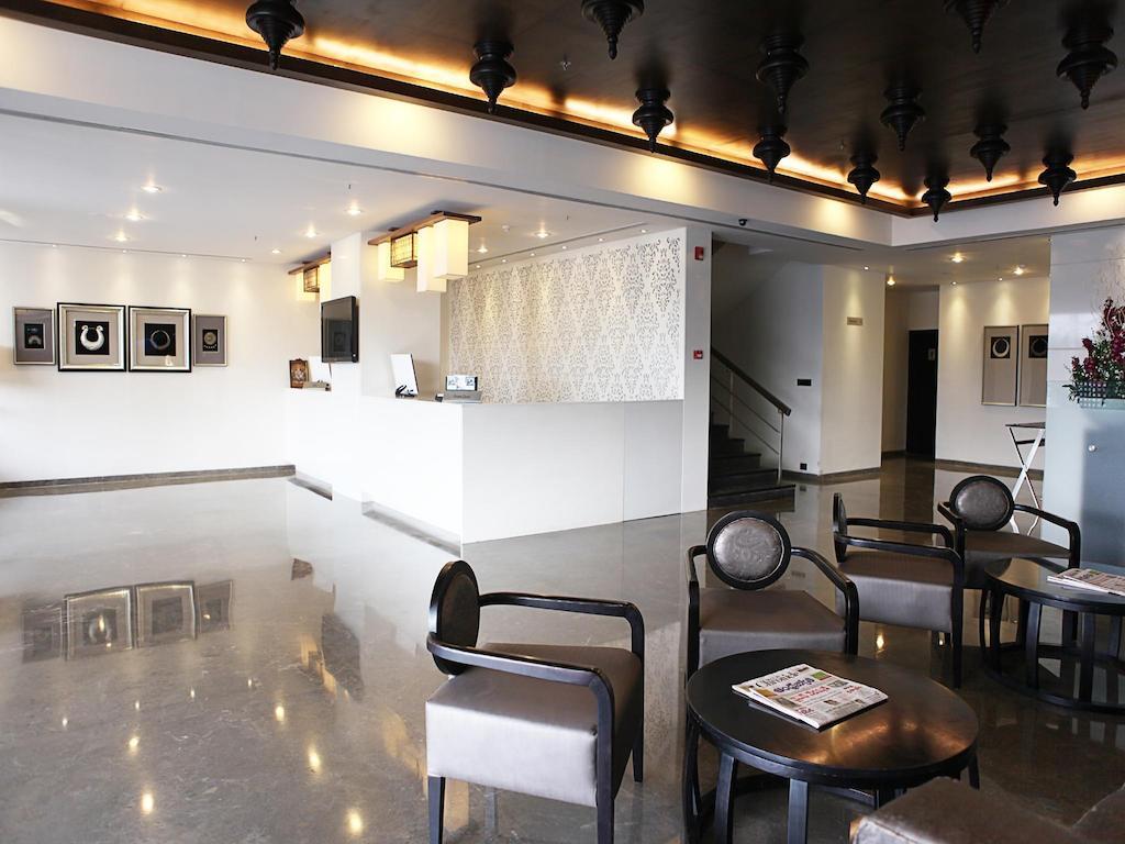 The Kay Hotel Vijayawāda Extérieur photo