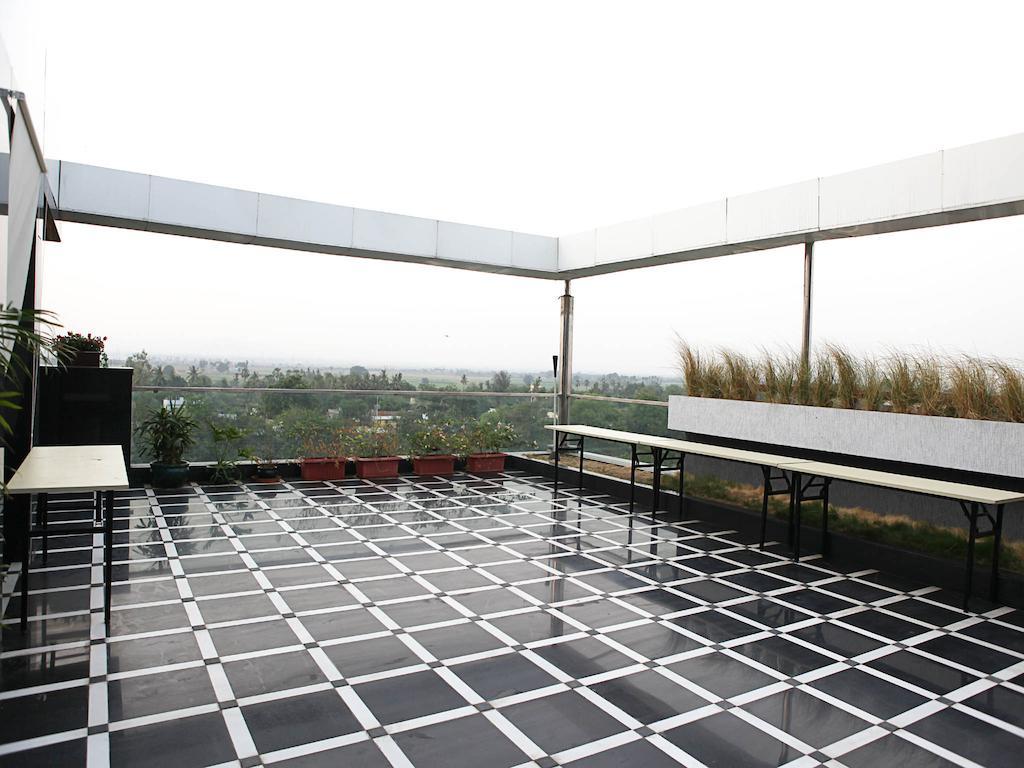 The Kay Hotel Vijayawāda Extérieur photo